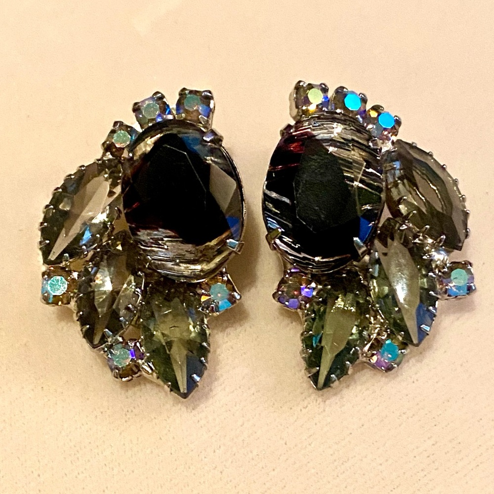 Vintage Art Glass Rhinestone Clip-on Earrings